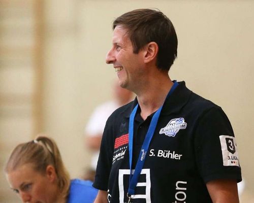 Erstmals steht der neue Coach an der Seitenlinie